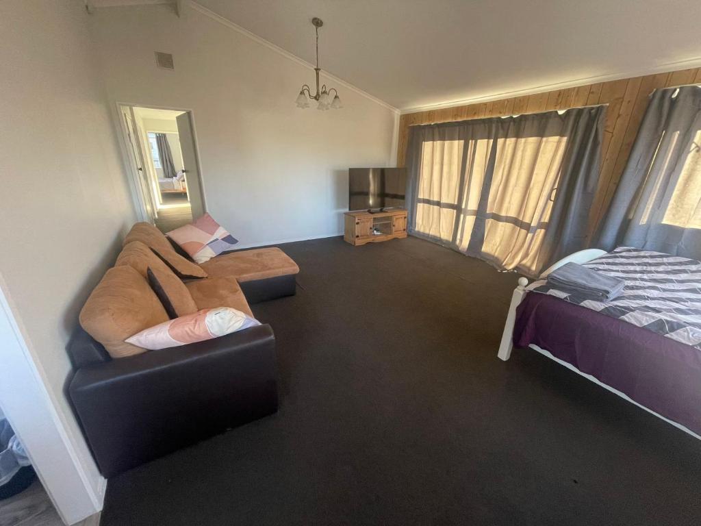 3 Bedroom House, 95 Aquirus Drive, Rotorua - Resim 11