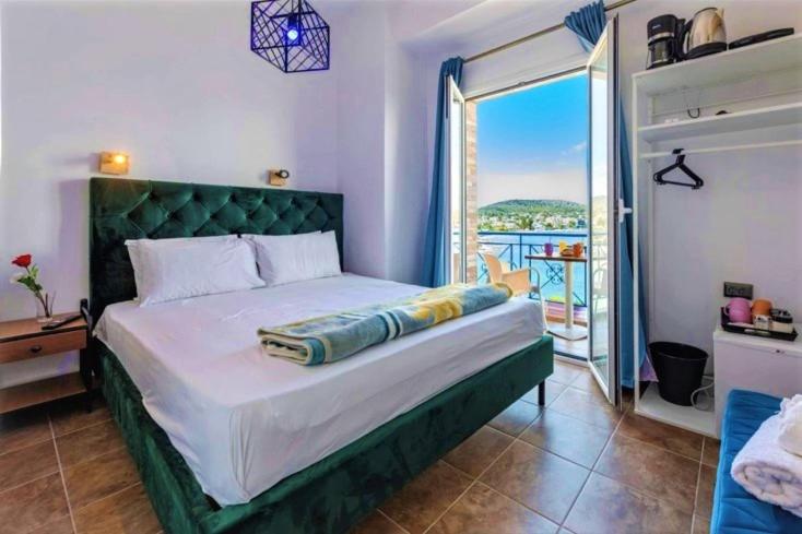 Postel nebo postele na pokoji v ubytování blue Hotel