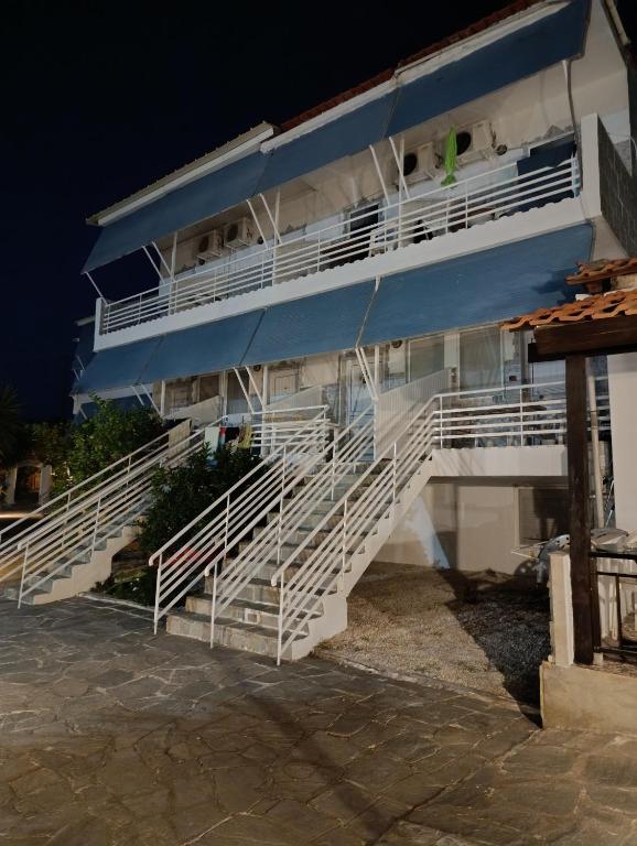 Budova, kde se aparthotel nachází