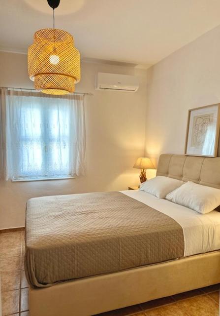 a bedroom with a bed and a window at Casa d' Irene fully equipped House in Koufonisia