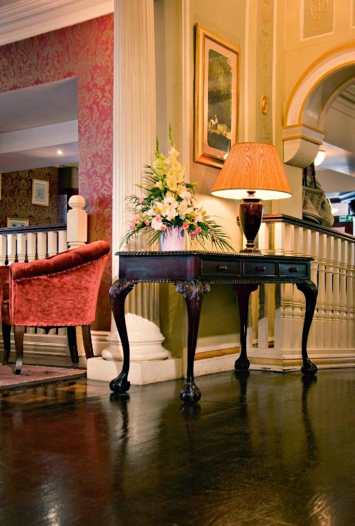 Posezení v ubytování Buswells Hotel
