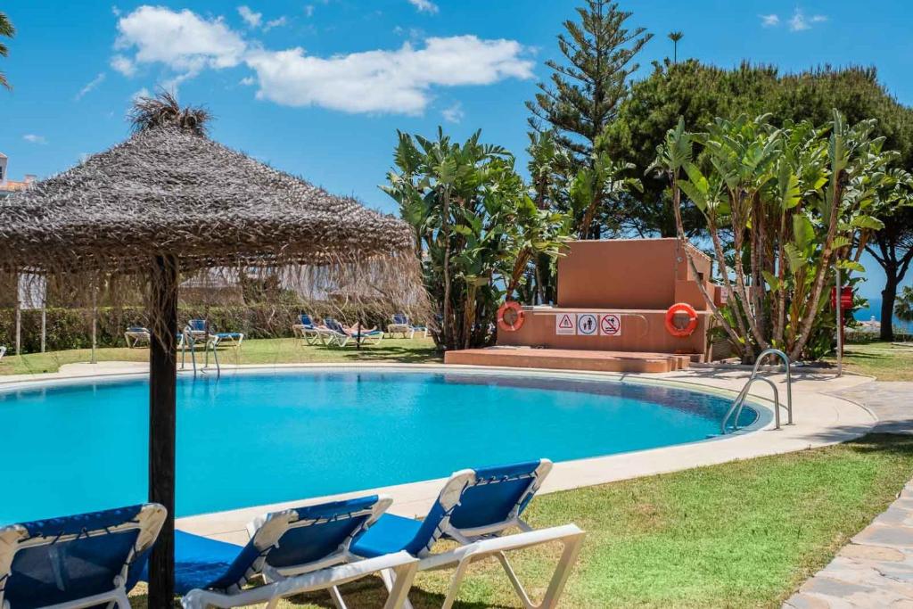 Basen w obiekcie Garden & Sea Apartments Mijas Costa & Fuengirola lub w pobliżu