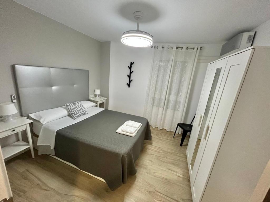 Posteľ alebo postele v izbe v ubytovaní Apartamento Gloria 1 Parking privado gratis