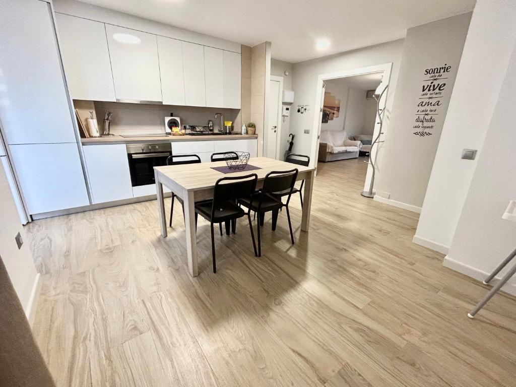 Kuchyňa alebo kuchynka v ubytovaní Apartamento Gloria 1 Parking privado gratis