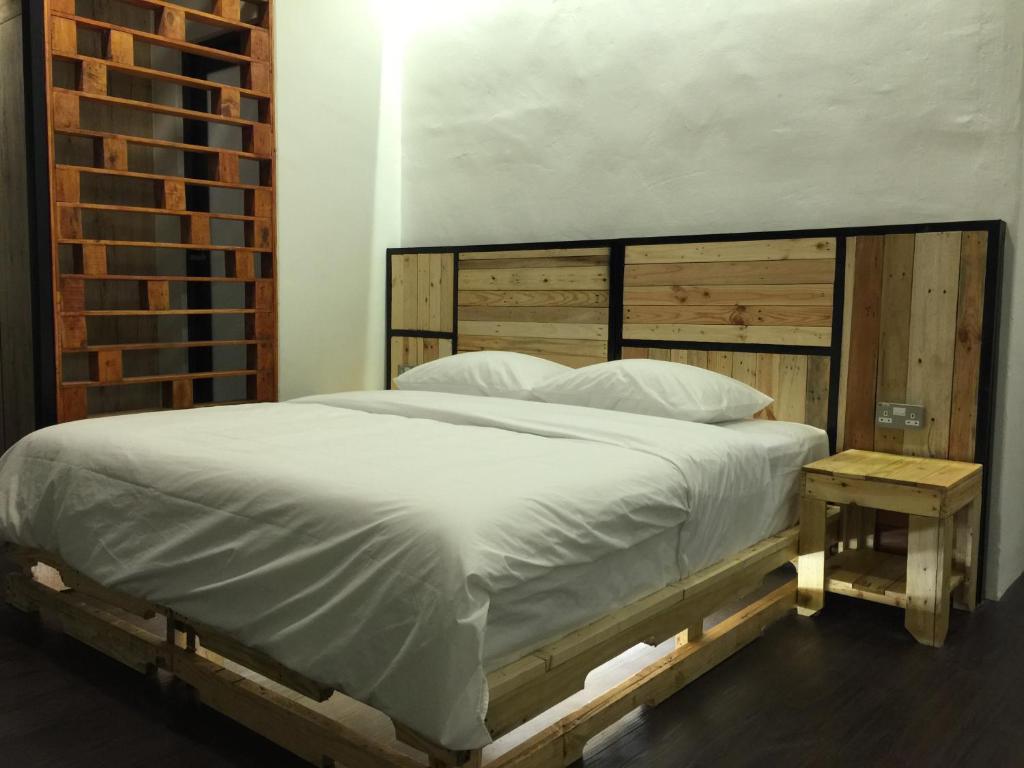 Postel nebo postele na pokoji v ubytování The Oikos Hotel