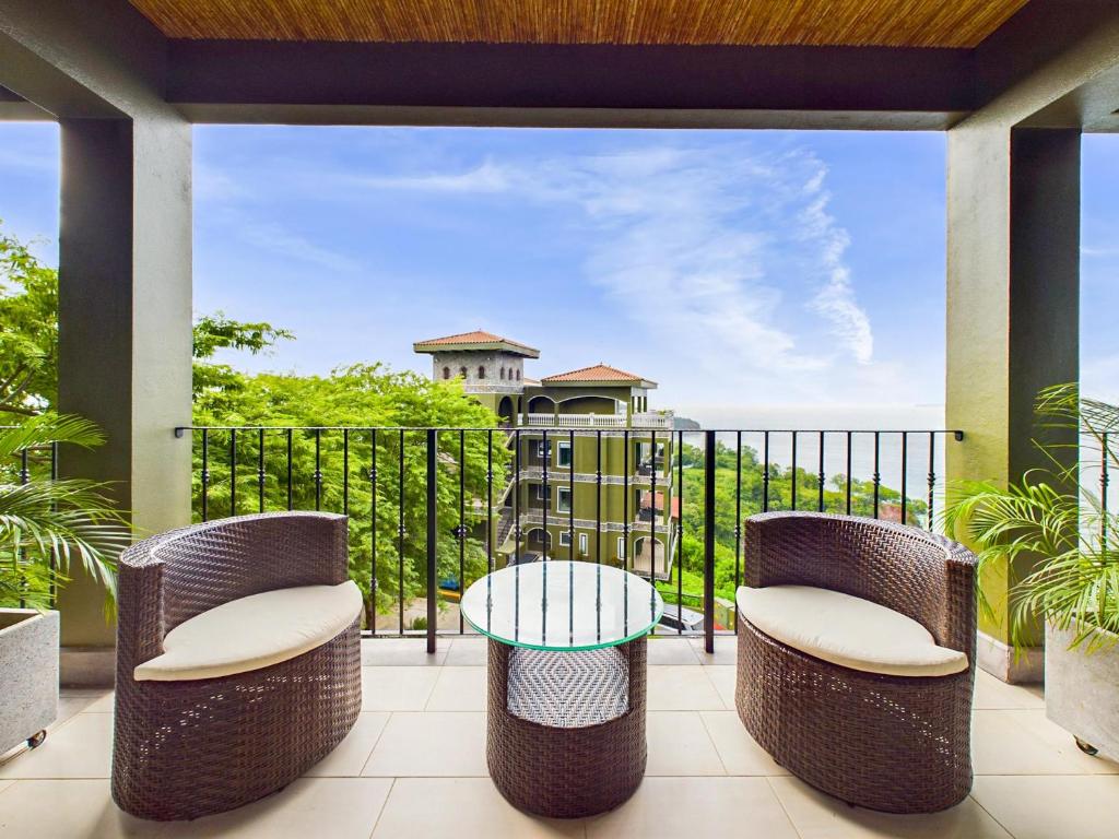 Balkón nebo terasa v ubytování 360 Splendor 405-Ocean View Condo-Breakfast Included!