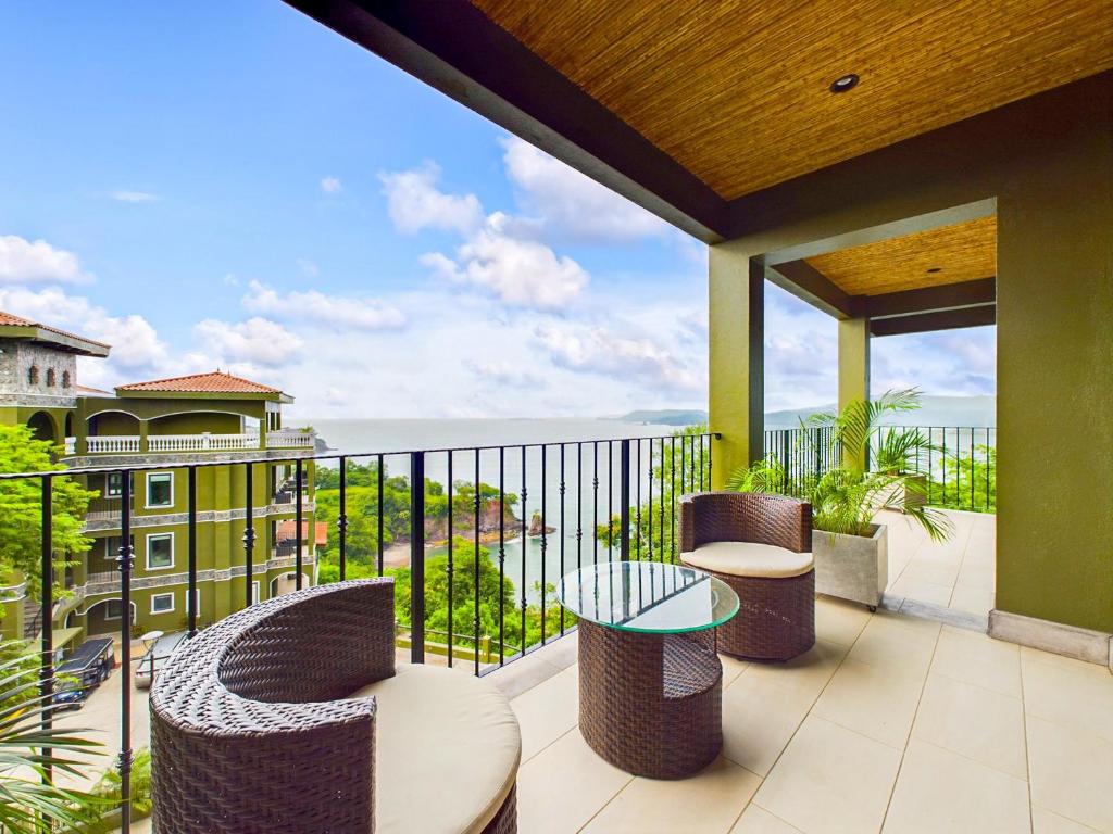 Balkón nebo terasa v ubytování 360 Splendor 405-Ocean View Condo-Breakfast Included!