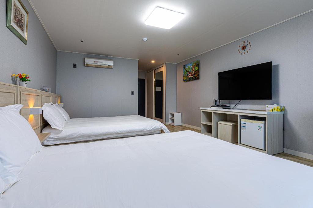Postel nebo postele na pokoji v ubytování New Korea Resort