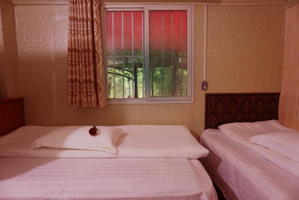 Postel nebo postele na pokoji v ubytování 武当山仙山旅馆景区内店