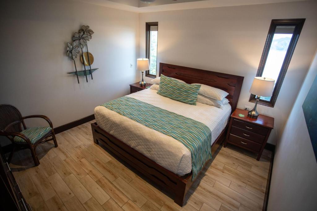 Postel nebo postele na pokoji v ubytování 360 Splendor 207B-Ocean View Condo-Breakfast Included!