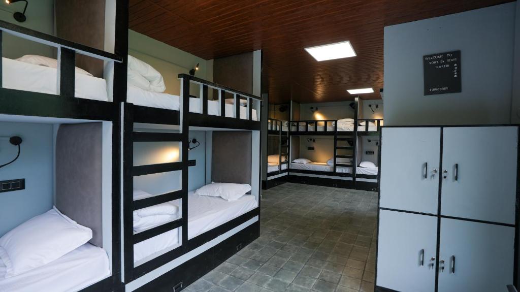 Postel nebo postele na pokoji v ubytování Sort By Stays, Kareri