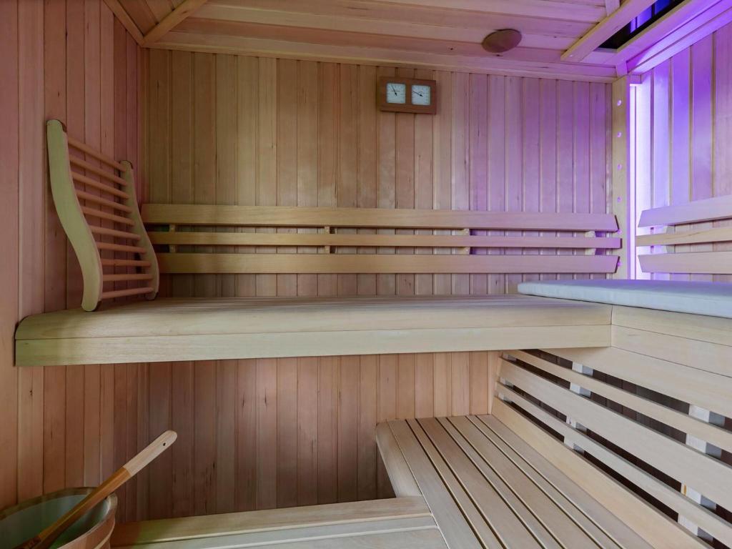 Φωτογραφία από το άλμπουμ του Holiday Home in Friesland near Canal & Lake σε Schuilenburg