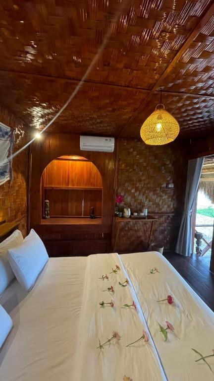 Postel nebo postele na pokoji v ubytování Three Queen Villa and Homestay