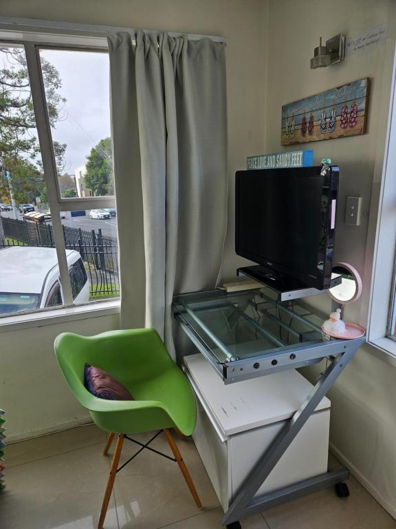 TV a/nebo společenská místnost v ubytování 3 International Travellers Only Accepted R3