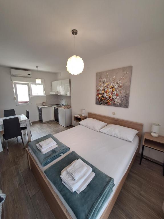 Postel nebo postele na pokoji v ubytování Apartmani Lisičina