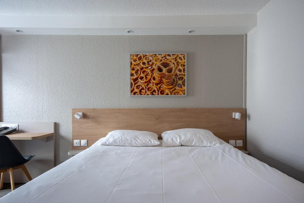 Postel nebo postele na pokoji v ubytování Brit Hotel Mulhouse Centre