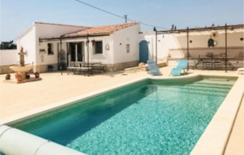 Πισίνα στο ή κοντά στο Lovely Home In Raphèle-Les-Arles