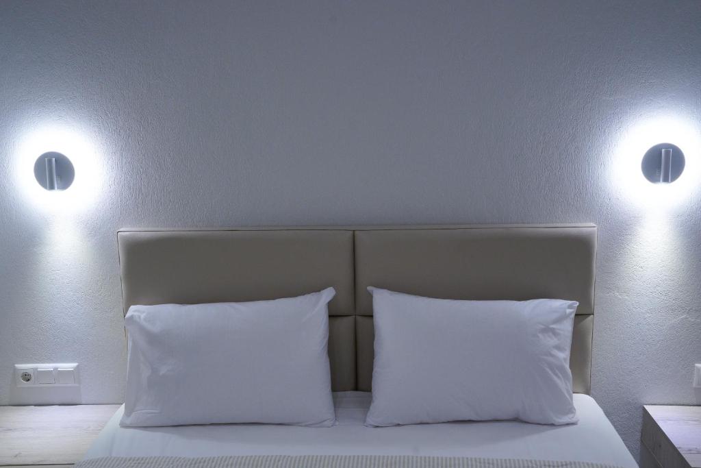 Postel nebo postele na pokoji v ubytování Hotel Lefkes