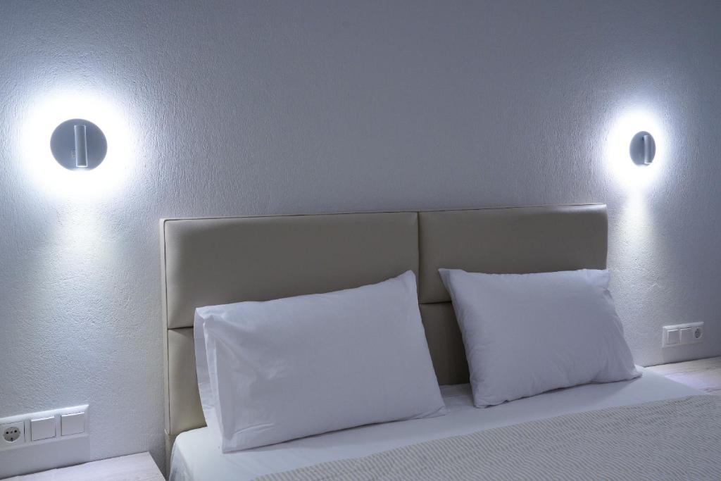 Postel nebo postele na pokoji v ubytování Hotel Lefkes