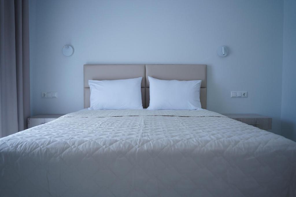 Postel nebo postele na pokoji v ubytování Hotel Lefkes