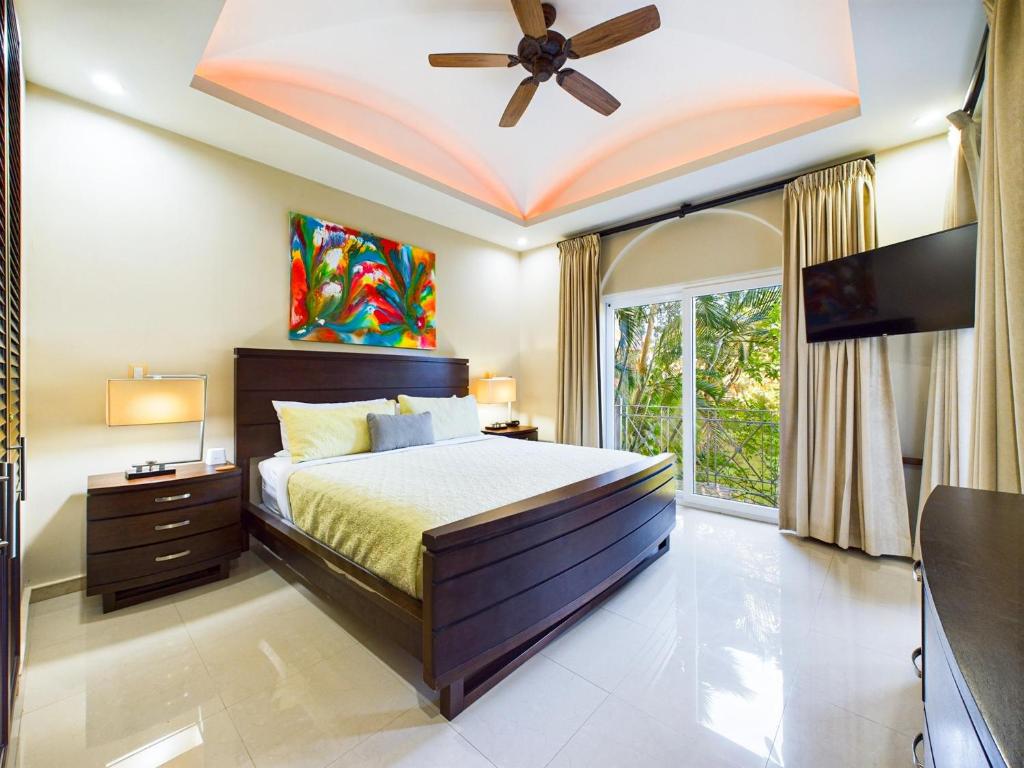 Postel nebo postele na pokoji v ubytování Matapalo 205- 2 Bedroom Condo At Tamarindo