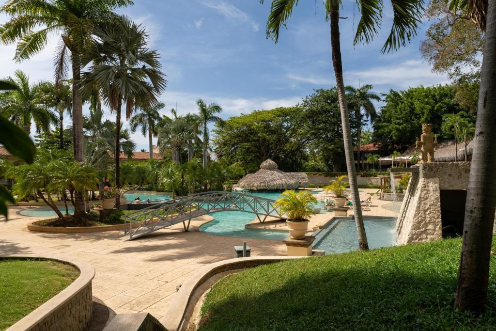 Bazén v ubytování Matapalo 205- 2 Bedroom Condo At Tamarindo nebo v jeho okolí