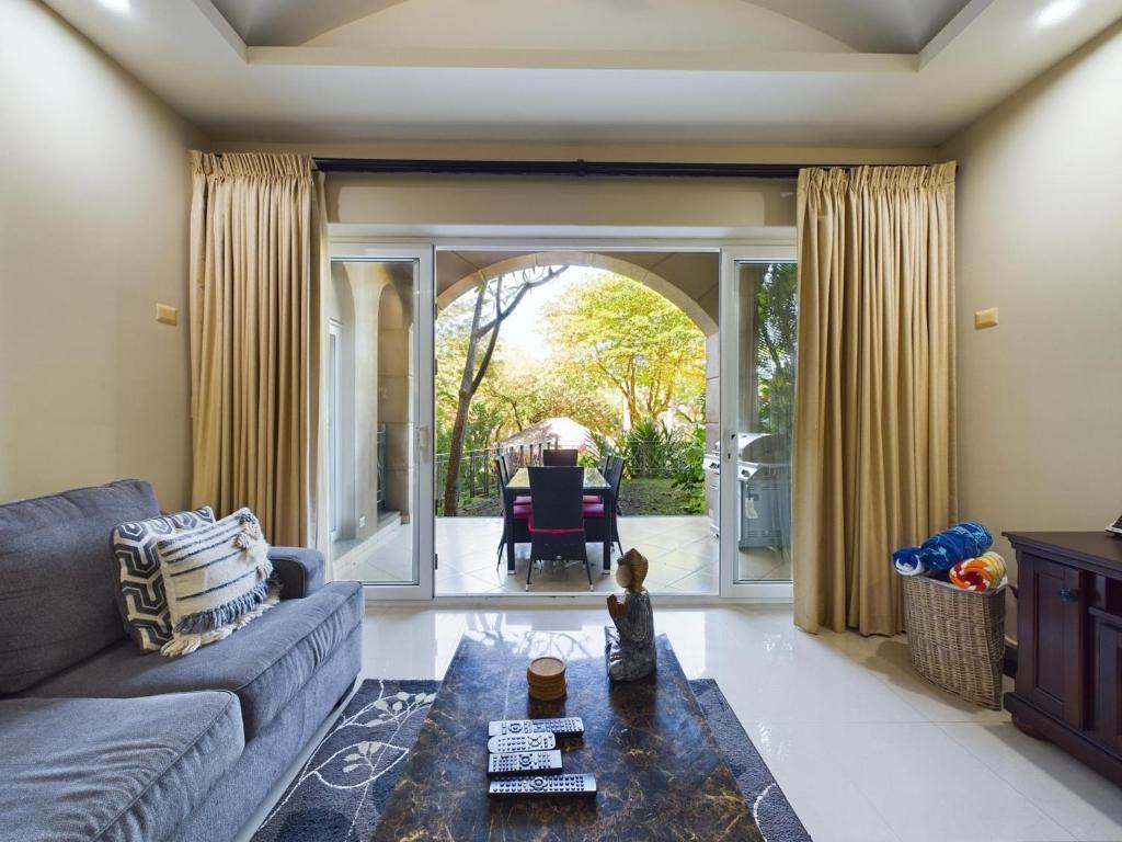 Posezení v ubytování Matapalo 205- 2 Bedroom Condo At Tamarindo