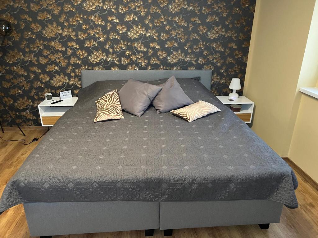 เตียงในห้องที่ Ferienwohnung