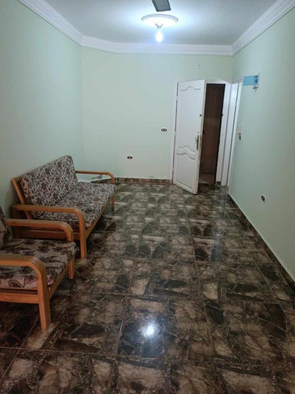 Χώρος καθιστικού στο شقة تاني نمرة من البحر مطل على فاميلي بيتش في الزراعيين العجمي الكيلو 21 الاسكندريه residential apartment in agami