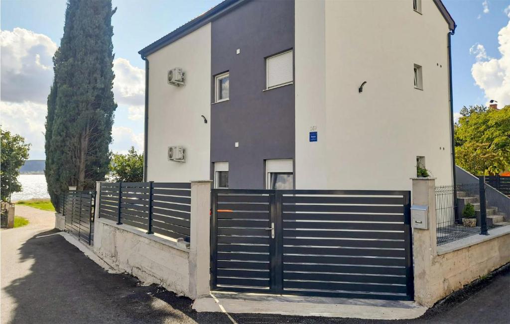 Budova, v ktorej sa apartmán nachádza