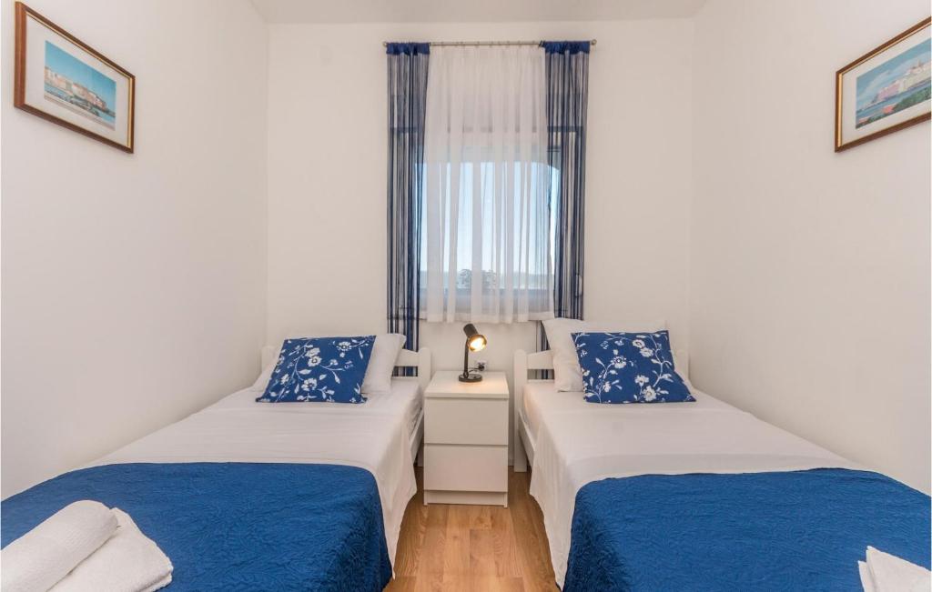 Posteľ alebo postele v izbe v ubytovaní Nice Apartment In Sveti Petar Na Moru