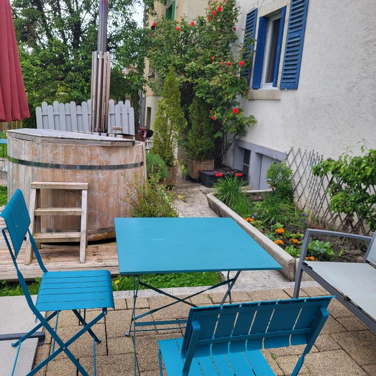 Vonkajšia záhrada v ubytovaní La maison horlogère , spas et bain nordique