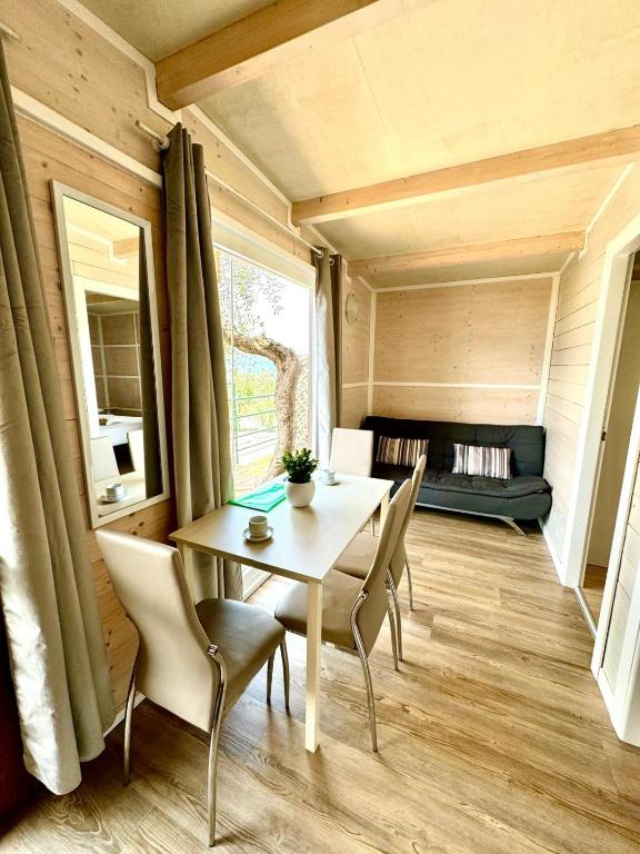 Predel za sedenje v nastanitvi Monja Camping Village