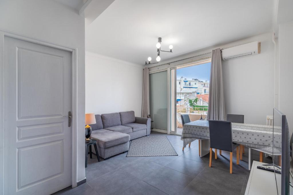 Posezení v ubytování L'ESTEREL Au pied de la méditerranée 6 couchages