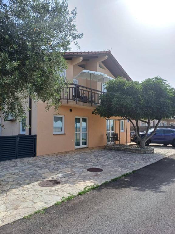 Budova, v ktorej sa apartmán nachádza
