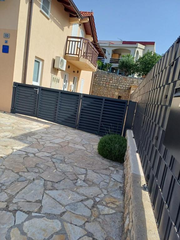 Budova, v ktorej sa apartmán nachádza