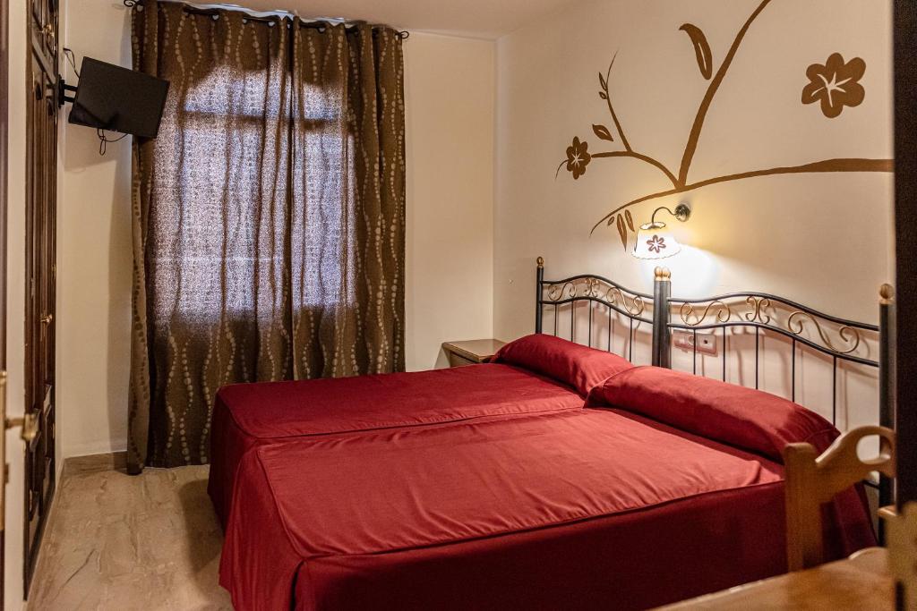 Łóżko lub łóżka w pokoju w obiekcie Hotel Las Rosas