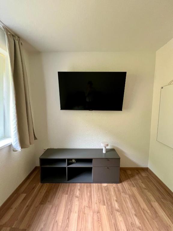 TV a/nebo společenská místnost v ubytování Dark Sky ONE