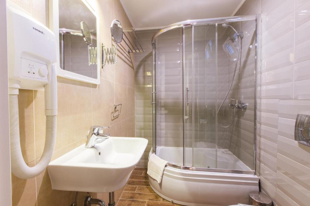 Hotel - Pansion Kod Ruže - Strossmayer No 1 - breakfast included - 13