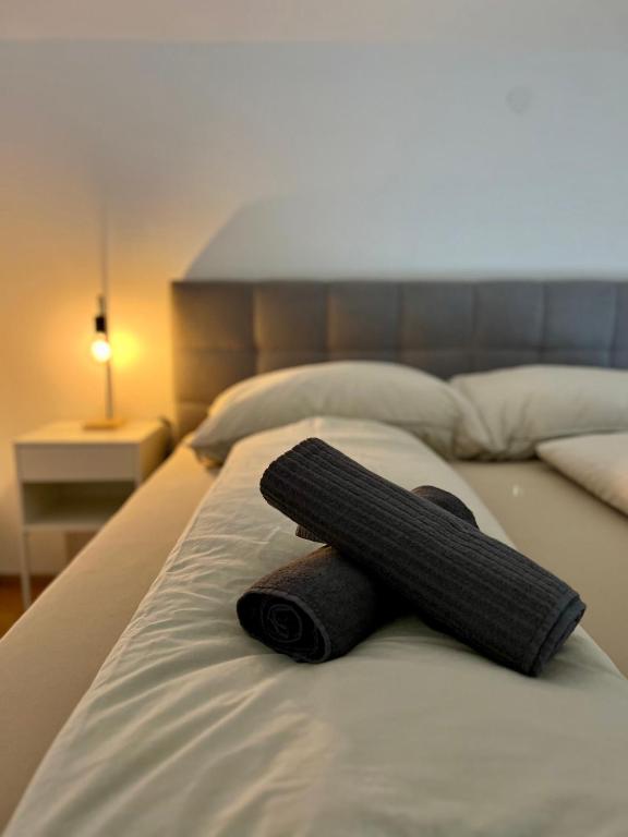 Postel nebo postele na pokoji v ubytování Dark Sky ONE