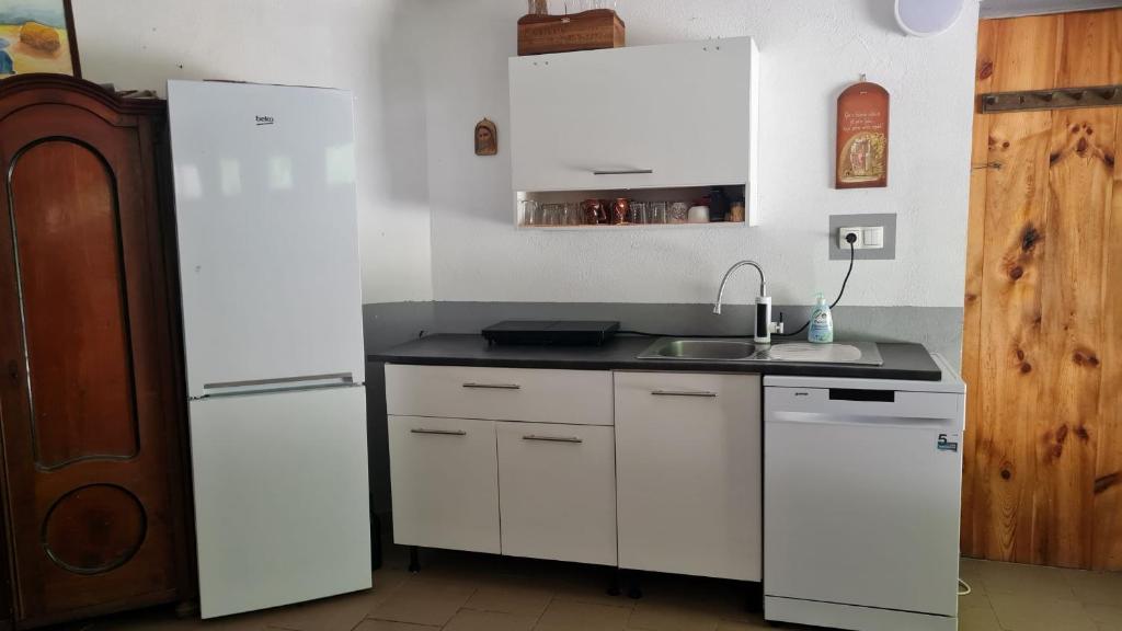 Kuchyň nebo kuchyňský kout v ubytování Soba tete Tile - Hiša ob gozdu