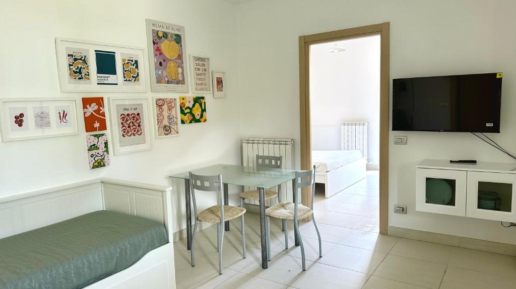 M375 - Marcelli, bilocale con giardino in residence con piscina