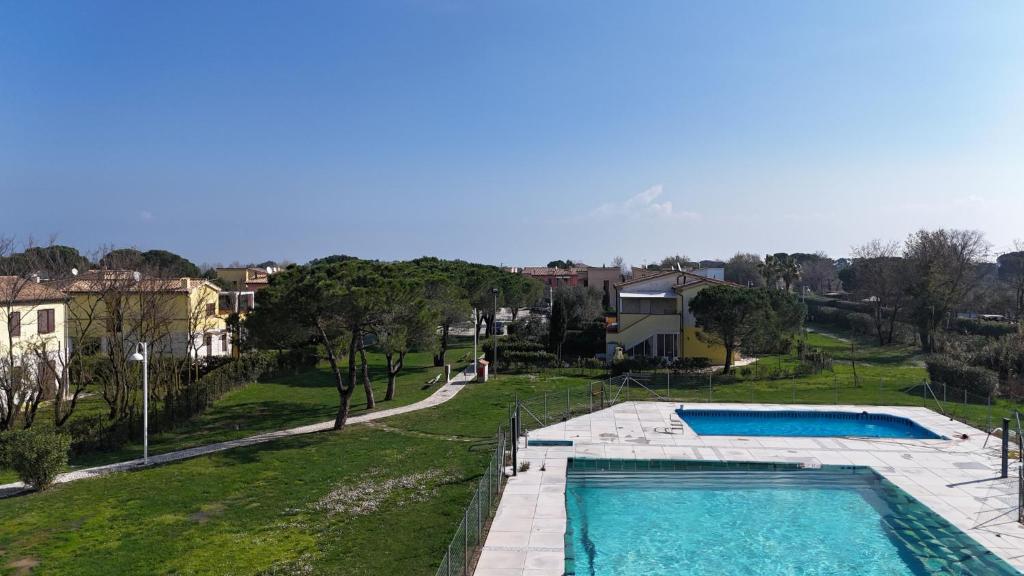 M375 - Marcelli, bilocale con giardino in residence con piscina