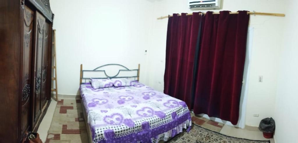 Postel nebo postele na pokoji v ubytování Mousa coast Resort شالية كامل للايجار موسي كوست