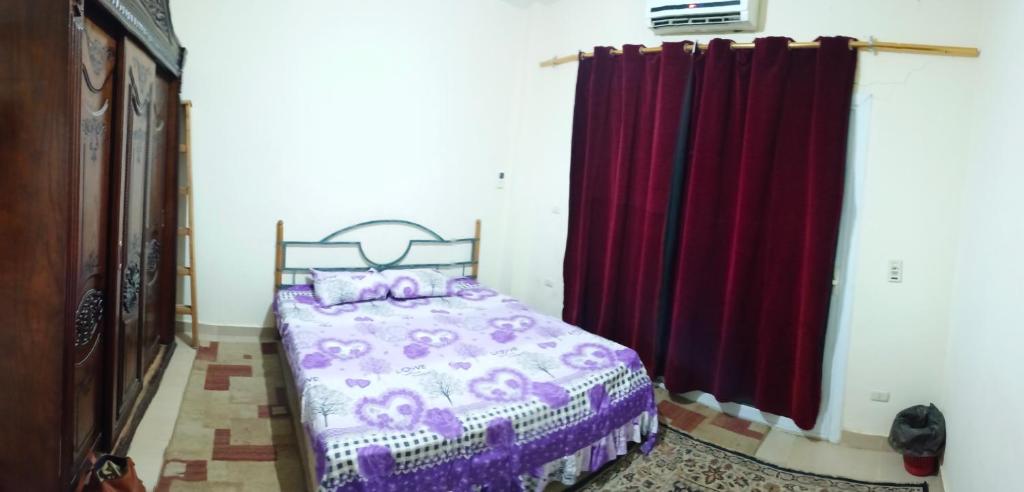 Postel nebo postele na pokoji v ubytování Mousa coast Resort شالية كامل للايجار موسي كوست
