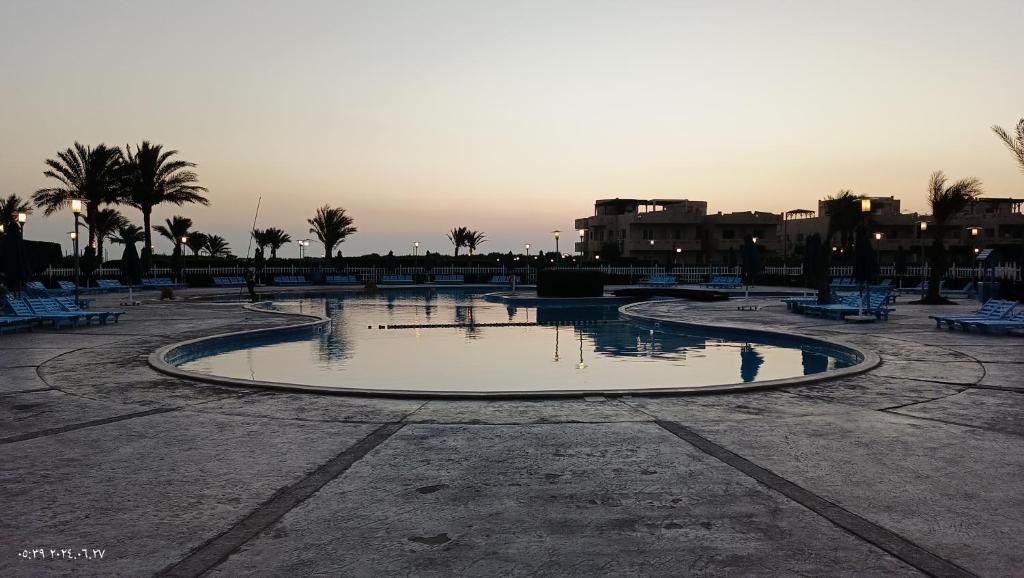 Bazén v ubytování Mousa coast Resort شالية كامل للايجار موسي كوست nebo v jeho okolí
