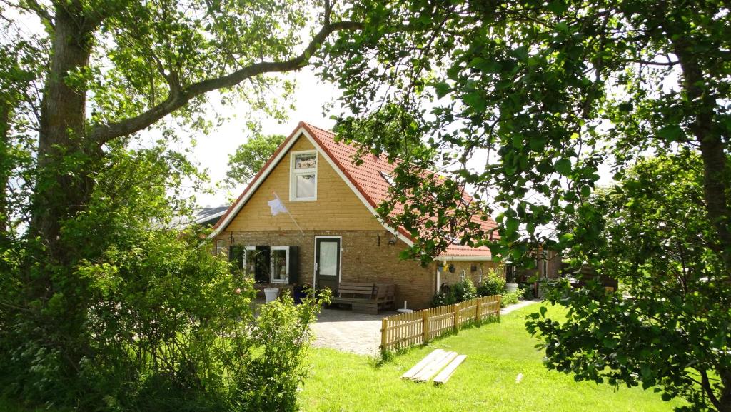 Sodas prie apgyvendinimo įstaigos B&B Het Blije Schaap