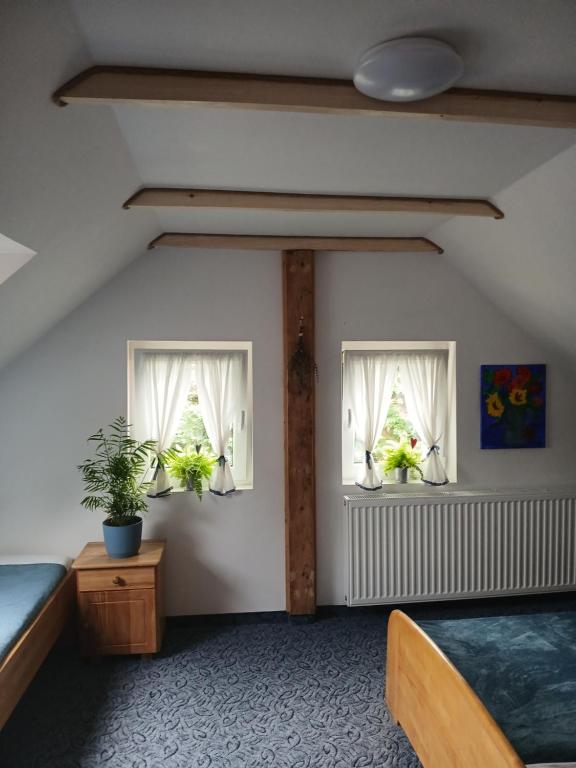 Karkonoska Przystań u Lisa - Habitación Cuádruple Con Baño Compartido
