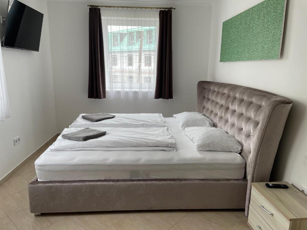 Postel nebo postele na pokoji v ubytování Gold de luxe Apartman
