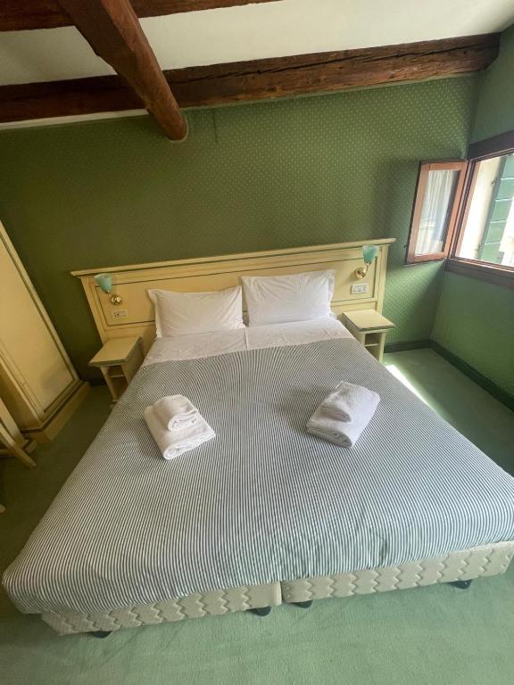 Postel nebo postele na pokoji v ubytování Locanda Ruga Rialto